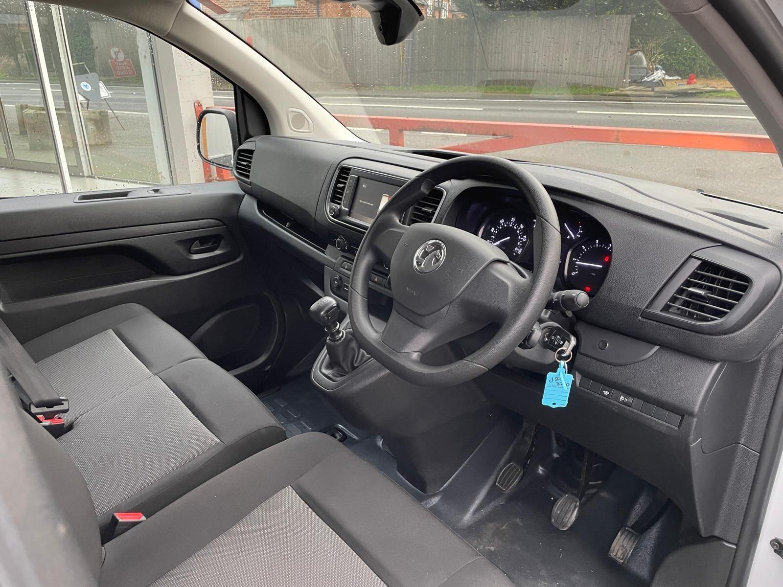 Vauxhall Vivaro - image 9